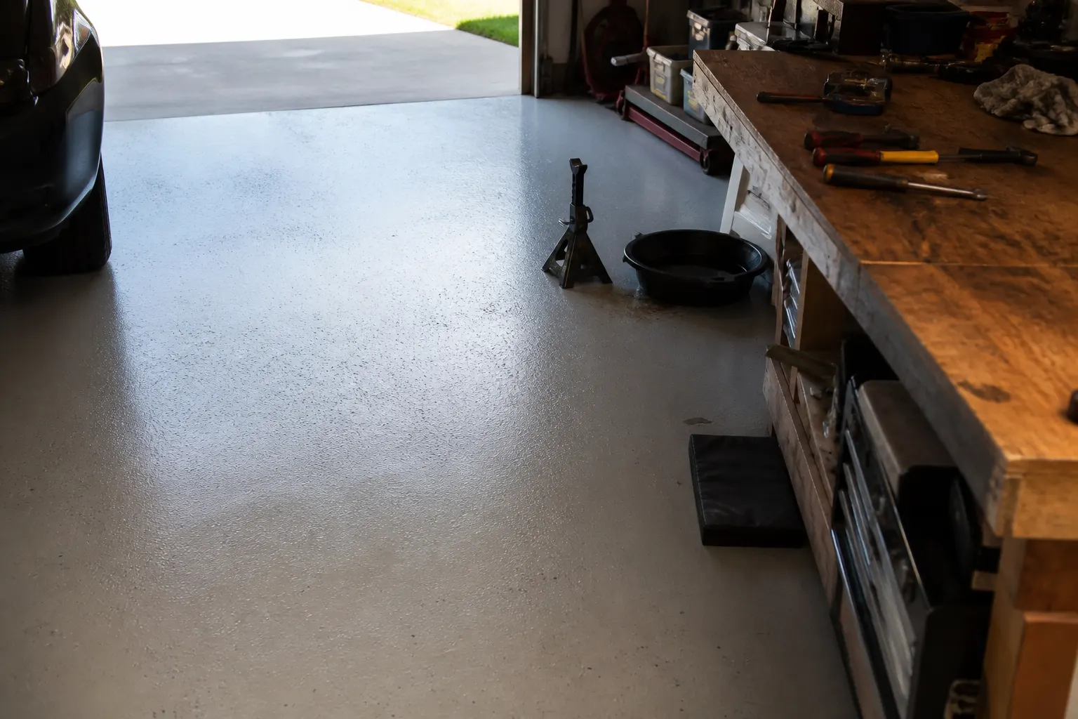 Garage floor with a low sheen urethane topcoat
